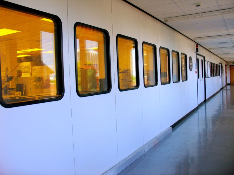 Gambar Cleanroom dari Wikipedia